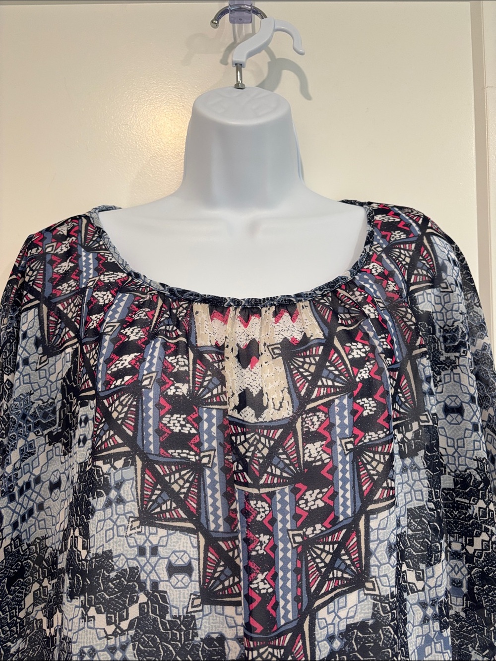 Top Scoop-Neck - Navy/White/Red accents - Picture 3 of 10
